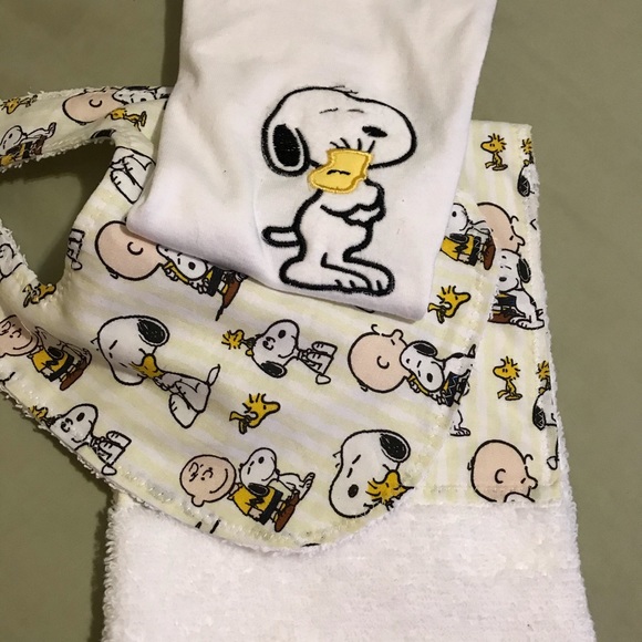 Snoopy Onesie/Bib/Burp! - Picture 4 of 6